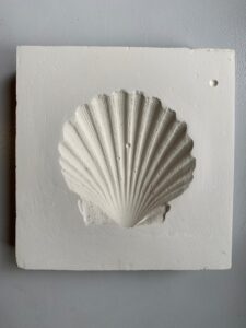 "FOSIL", skulptura u kamenu