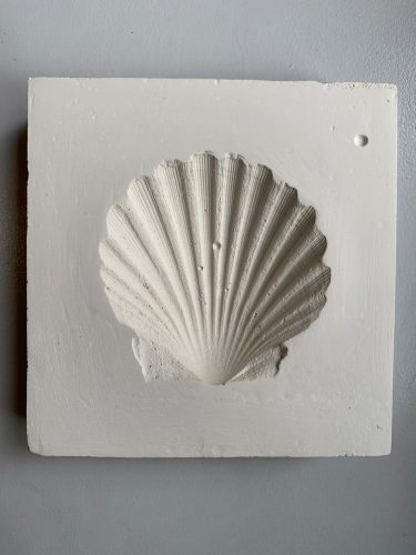 "FOSIL", skulptura u kamenu